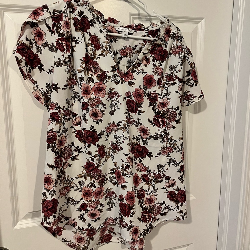 41 Hawthorne Tiffany Tulip Sleeve V Neck Blouse